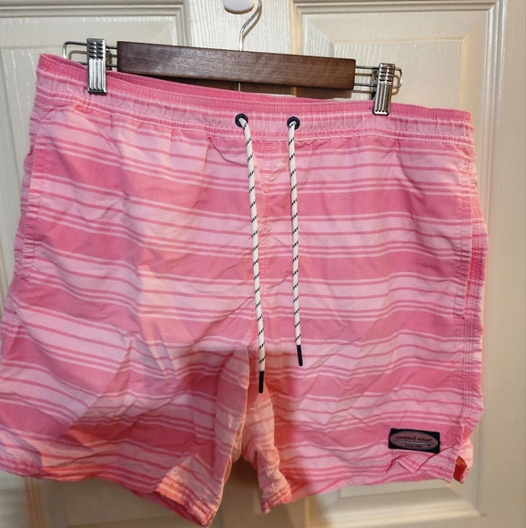 Vineyard Vines Swim Trunks Men's Size M Island Stripe Chappy Pink Cloud - Picture 1 of 2